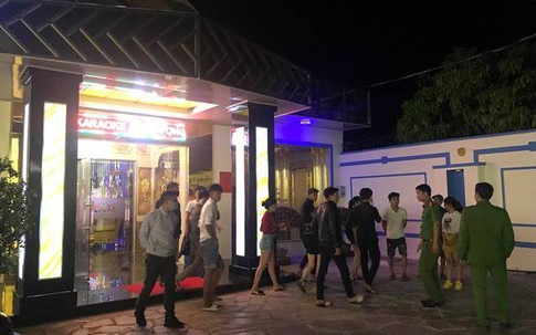 Gia Lai: Khách và nhân viên cùng chơi ma túy đá tại quán karaoke