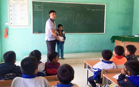 Nghệ An: Học sinh lớp 2 người Khơ Mú trả lại chiếc nhẫn vàng cho cụ già