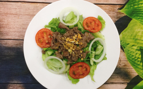 Salad thịt bò áp chảo xà lách