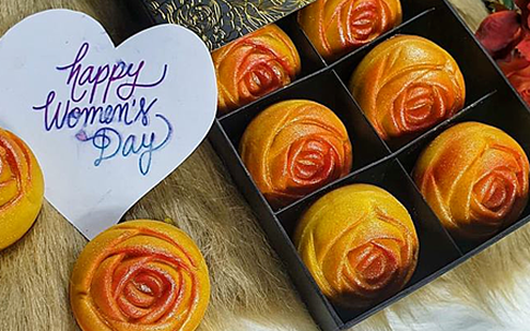 Hoa hồng phủ vàng, hoa hồng kim cương khiến dân tình "náo loạn" ngày 8/3