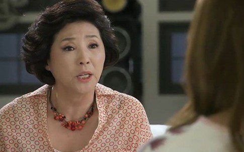 Mẹ chồng quả quyết rằng cháu nội giống hệt anh hàng xóm và màn đáp trả của nàng dâu