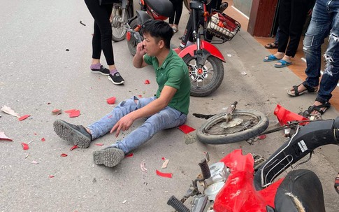 Rùng mình cảnh nam thanh niên không đội mũ bảo hiểm tông thẳng vào đầu ô tô và cái kết khiến nhiều người thở phào