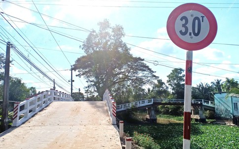 Vụ đặt tên cầu theo tên... Phó Chủ tịch xã: Tháo dỡ bảng tên cầu