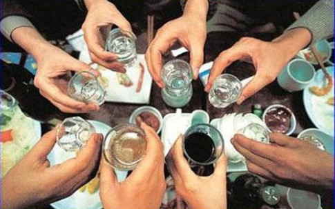Đề xuất cấm công an uống rượu say ở mọi địa điểm