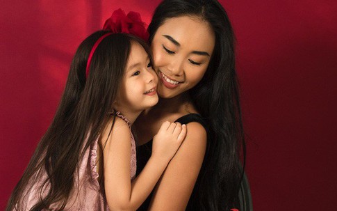 "Công chúa lai" nhà Đoan Trang hút hồn fan hâm mộ thêm lần nữa qua ống kính cậu ruột