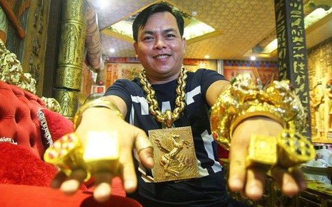 Bên trong quán karaoke ăn chơi của Phúc XO - người đeo nhiều vàng nhất Việt Nam vừa bị công an tạm giữ