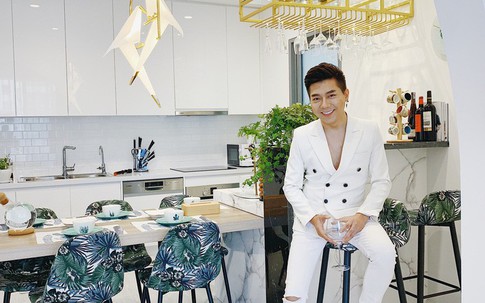 Căn hộ "không đụng hàng" đẹp đến từng centimet với phong cách nhiệt đới đầy trẻ trung của chàng trai MC tại TP. HCM