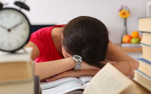 Mắc ung thư, hại tim, tăng nguy cơ đột quỵ vì ngủ trưa ngay sau khi ăn