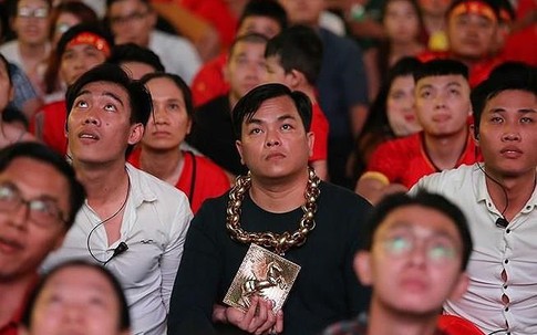 'Đại gia đeo vàng' Phúc XO bị tạm giữ hình sự để điều tra