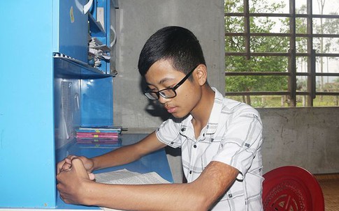 Khâm phục nghị lực cậu học trò mồ côi 2 năm giành 3 giải Nhất tỉnh môn Văn