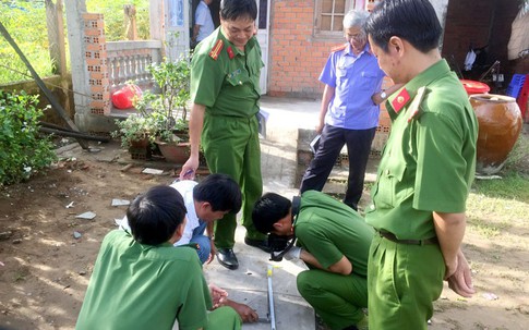 Gia đình hốt hoảng phát hiện nam sinh bất tỉnh bên vũng máu, mặt có vết thương sâu
