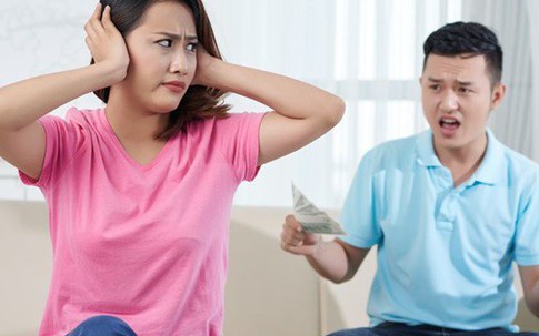 Vợ chồng cãi nhau "lên bờ xuống ruộng" vì con ốm
