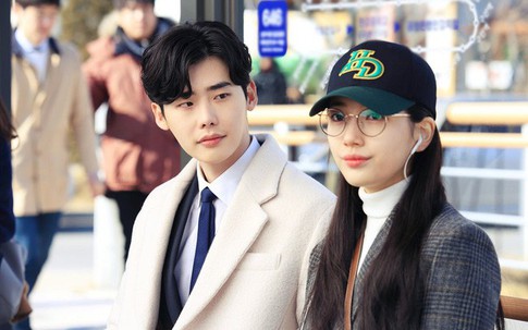 Nhân ngày rảnh rỗi, cô gái đem quà người yêu tặng lên mạng khoe, và bàng hoàng trước bình luận của người lạ