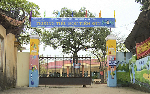 Thầy giáo 'sờ mông và đùi' học sinh bị chuyển làm hành chính