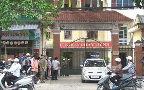 Phản đối cách khám, hai anh em tấn công bác sĩ tại bệnh viện