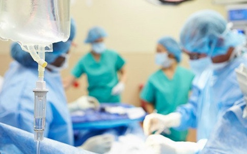 Thứ trưởng Bộ Y tế: Phi công Vietnam Airlines mắc COVID-19 diễn biến rất nặng, "cơ địa nhiều yếu tố rất kỳ lạ"