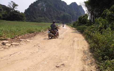 Nghệ An: Dân tái định cư chưa đến hết đường đã nát