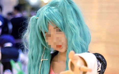 Cô học trò có mái tóc màu xanh và điểm tổng kết 9,2