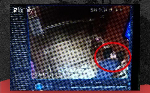"Nựng" trong thang máy: Đừng nghĩ quỷ dữ chừa con mình ra!