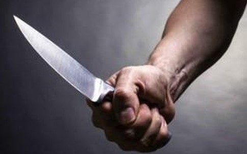 Chồng đâm vợ cũ nhập viện vì cãi lời