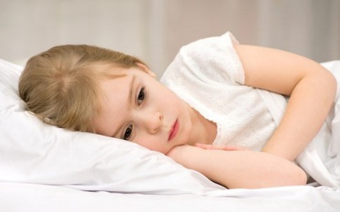 Ngoài bị nhét chất bẩn gây viêm âm đạo, nguyên nhân nào khiến các bé gái có thể bị mắc căn bệnh này?