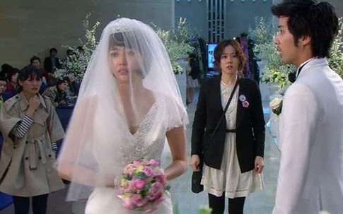 Vừa nhận được món quà cưới của bạn gái cũ, chú rể lập tức hủy hôn trước sự ngỡ ngàng của nhà gái