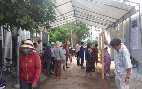 Vợ chồng giáo viên về hưu chết trong nhà khóa trái, thương tích khắp người