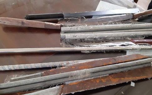 Mâu thuẫn quen bạn gái, 2 nhóm có học sinh mang hung khí đi đánh nhau