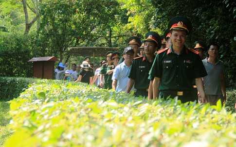 Nghệ An: Hàng ngàn du khách về thăm quê Bác