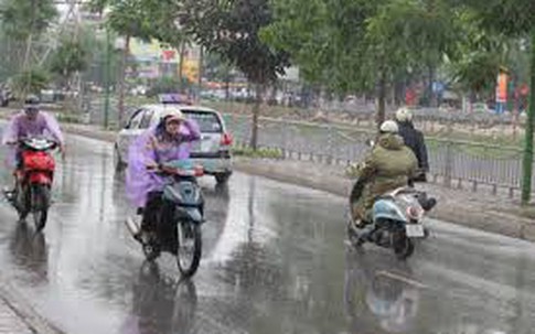 Hà Nội oi nồng trước khi đón mưa dông, gió giật mạnh