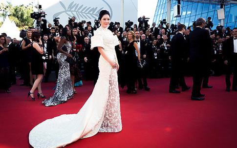 Vì sao Lý Nhã Kỳ không dự LHP Cannes như Ngọc Trinh năm nay?