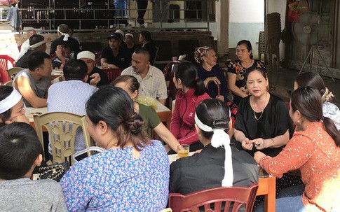 Người dân nghẹn ngào đón thi thể nạn nhân bị nhóm tu luyện giáo phái lạ đổ bê tông