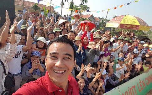 Chuyện anh MC chuyên 'gian lận' vì người nghèo bị chỉ trích chảnh choẹ, tham tiền: 'Còn lâu Quyền Linh mới là một nghệ sĩ hoàn hảo'
