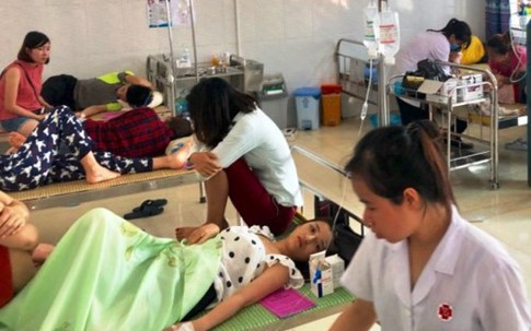 Thanh Hóa:  Hơn  50 du khách phải nhập viện khẩn cấp nghi ngộ độc sau khi ăn hải sản