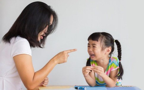 Vợ bắt con học tối ngày
