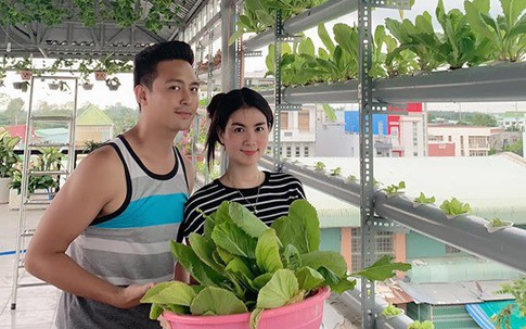 Sân thượng bốn bề là rau xanh của vợ chồng diễn viên Kha Ly