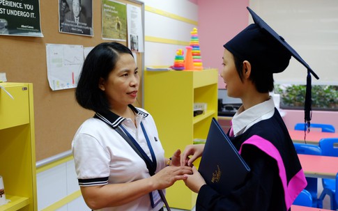 Giọt nước mắt tự hào khi con 18 tuổi tự ‘mở toang’ cánh cửa đại học quốc tế cho mình