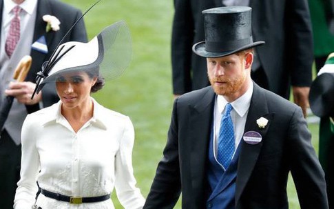 3 màu sắc trang phục vừa nhã nhặn lại sang trọng mà rất nhiều thành viên hoàng gia trên thế giới đều ưa chuộng