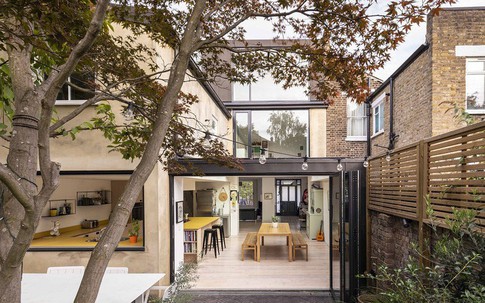 Không cần đập đi xây lại, ngôi nhà đã thay đổi ngoạn mục chỉ nhờ ý tưởng thông minh với kính