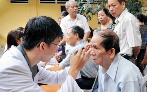 Chăm sóc mắt cho người cao tuổi – điều đặc biệt cần phải quan tâm