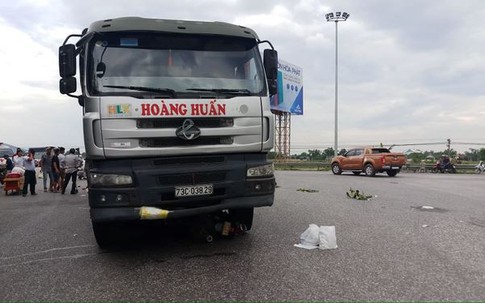 Nghệ An: Hai mẹ con tử vong dưới bánh xe tải