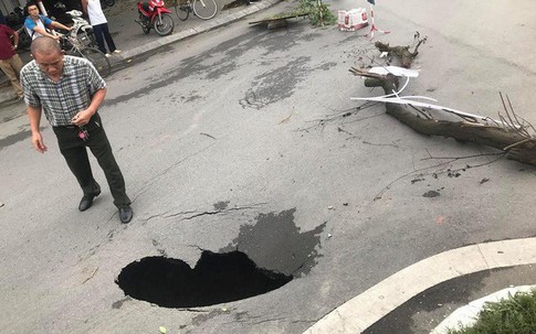 Hà Nội: Bất ngờ xuất hiện 'hố tử thần' ngay cạnh hầm Kim Liên