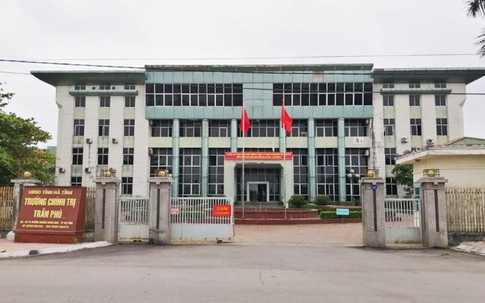 Hà Tĩnh: Đăng tải thông tin xuyên tạc lên facebook cá nhân, một cán bộ Trường Chính trị Trần Phú bị đình chỉ công tác