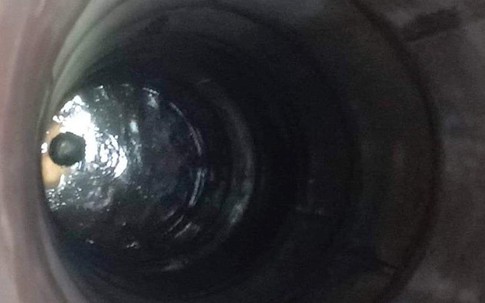 Thanh niên nghi ngáo đá tự cắt cổ dưới giếng sâu