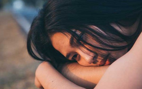 Mỗi khi đi chơi, chồng đều bắt tôi ăn mặc theo sở thích của anh khiến tôi xấu hổ nhục nhã vì không chịu nổi ánh mắt mọi người