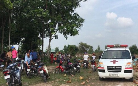 Đi làm lúc sáng sớm, người dân tá hỏa phát hiện người đàn ông chết trong tư thế treo cổ