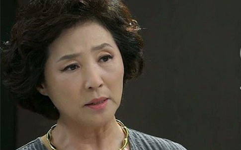 Mẹ chồng luôn ép tôi đưa tiền