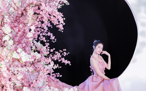 Thủy Tiên đẹp mong manh đượm buồn trong MV lấy cảm hứng từ "Thanh Xà, Bạch Xà"