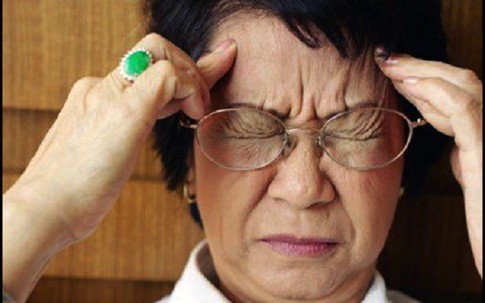 Bệnh chóng mặt ở người già: Dễ gặp nguy hiểm nếu chủ quan