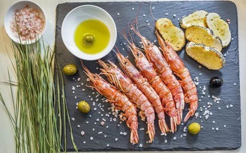 Có trường hợp mất mạng vì ăn thức ăn để qua đêm, bác sĩ cảnh báo 7 loại thực phẩm không để qua đêm